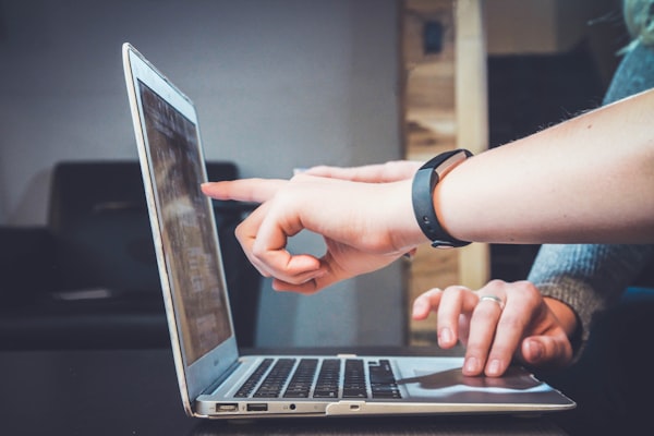 Un écran affichant un logiciel de création de cours en ligne